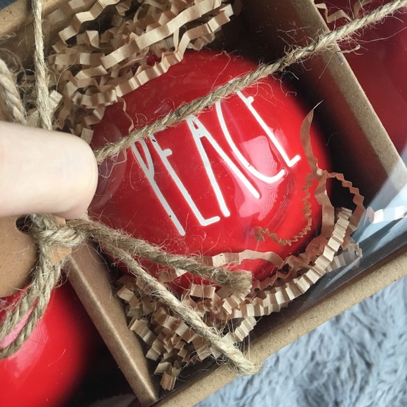 ✨SALE✨🆕Rae Dunn Holiday Red Ornament Set (3)❤️🌲 - Picture 3 of 7